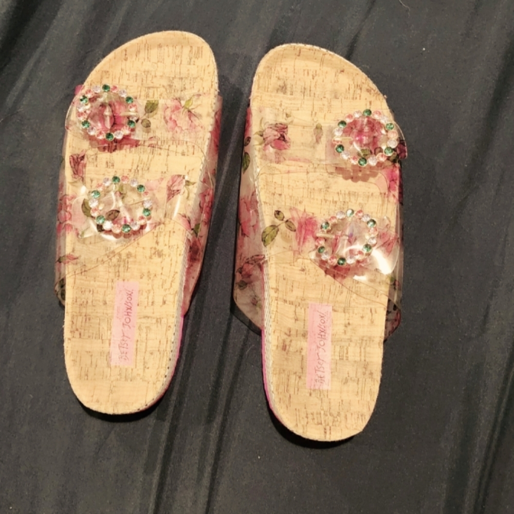 Betsey Johnson Size 8 Sandals